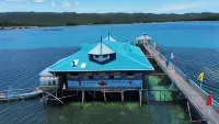 Enchanted River Rock Island Resort Отели рядом с достопримечательностью «Enchanted Blue River»