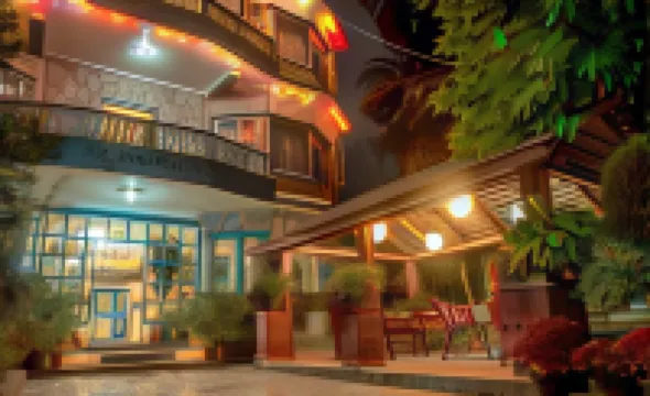 Hotel Silver Oaks Inn