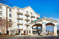 Holiday Inn Express & Suites Asheville SW - Outlet Ctr Area Hotel dekat Bandara Regional Asheville