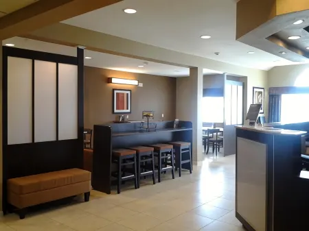 Microtel Inn & Suites by Wyndham Cotulla Отели в г. Котулла