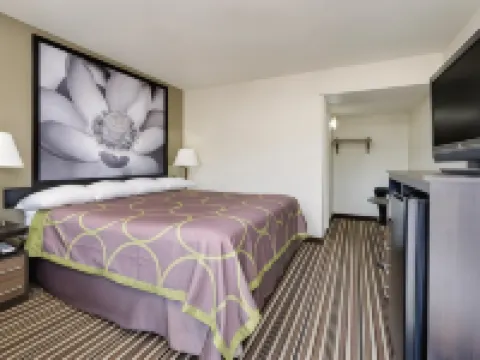 Super 8 by Wyndham Florence Hotels in Florence