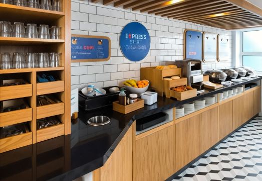 홀리데이 인 익스프레스 전망