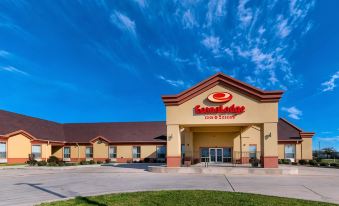 Econo Lodge Inn & Suites Bridgeport