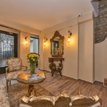 Corner Garden Hotel Отели рядом с достопримечательностью «Каракой»