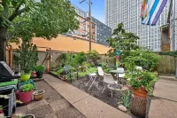 100 Yr. Old Chicago Brick Craftsman with yard, Near Beach and Loyola! Hotels near Indian Boundary Park Cultural Center