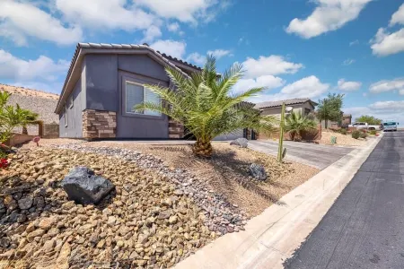 Beautiful 3-bed professionally appointed golf sport & desert recreation getaway.