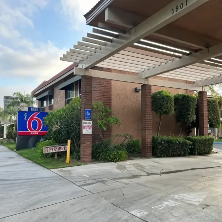 Studio 6 Suites Santa Ana, CA