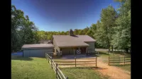 Sunset Cottage at The Adams Family Farm Hotels near Greenway Trail