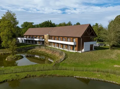 Hôtel et Cottages Domaine du Marquenterre Hotel dekat Espace Équestre Henson