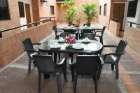 Apartahotel Los Cerezos - Apartments