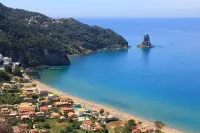Beachfront 2-Bed Luxury Apartment - Agios Gordios, Corfu, Greece