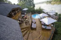 Serena Mivumo River Lodge - parking
