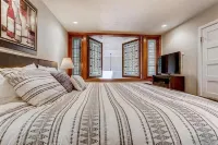 Huge condo in Keystone, sleeps 14, great location