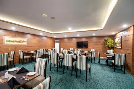 Hotel One Gulberg Lahore Отели рядом с достопримечательностью «Лахор Юниверсити оф Менеджмент Сайенсиз»