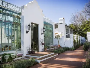 Akademie Street Boutique Hotel