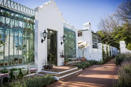 Akademie Street Boutique Hotel Отели рядом с достопримечательностью «First South African Perfume Museum»
