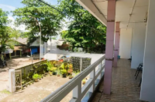 Ken Zong Inn Hotel Mitra RedDoorz Hotel di Ciracap