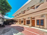 RedDoorz Syariah Near Pasar Raya Padang Hotel a West Padang