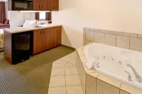 Microtel Inn & Suites by Wyndham Bellevue/Omaha - Hot Tub