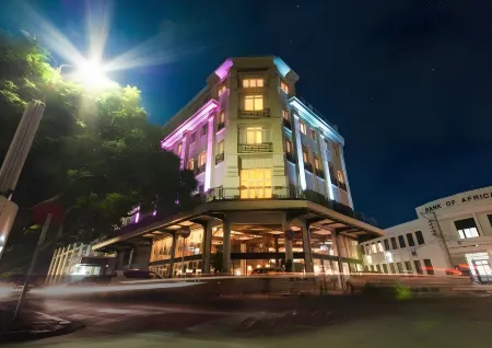 Le Louvre Hotel & Spa Отели рядом с достопримечательностью «Ботанический и зоологический сад «Цимбазаза»»