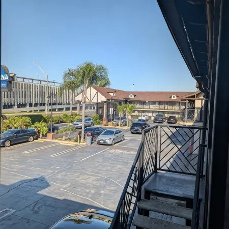 Cabana Inn & Suites