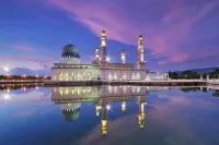 D' Borneo Hotel Hotels near INNISFREE Suria Sabah