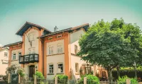 Dorfschänke Deggendorf Hotel & Apartmenthaus Отели рядом с достопримечательностью «Деггендорфская высшая техническая школа»