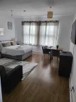 Immaculate 1-Bed Apartment in Greenhithe Hotels in Stone