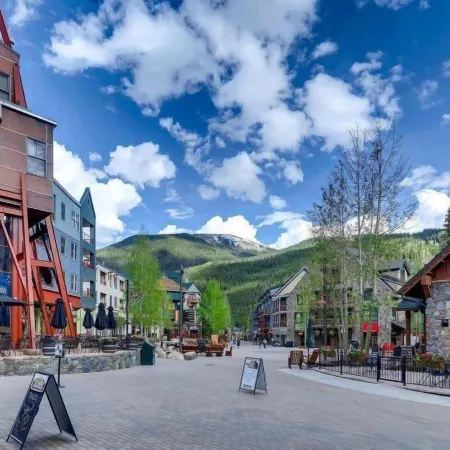 The Alders Townhomes in East Keystone - Luxury 3 Bedroom Den