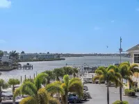 Beau Mer Condo with views of Naples Bay, walking distance to Old Naples Hotels near Naples Pier