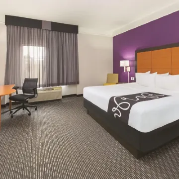 La Quinta Inn & Suites by Wyndham Phoenix Mesa West Hotels near Lake Ramada
