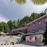 Hotel 78 Parapat Mitra RedDoorz - Bãi đậu xe