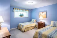 Perfect for couples or the family. Walk downtown, to beach or hiking trails.