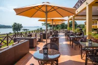 Kaa Highway Hotel - Parking