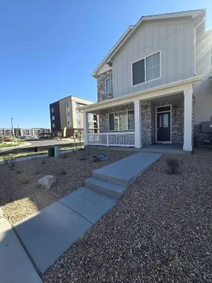 A cozy home near miles of trails, playgrounds, and 22 Acre Central Park.