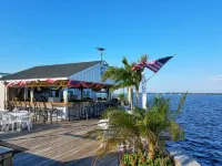 Sandaway Suites & Beach Hotel di Tilghman Island