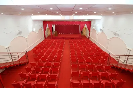 Sneha Inn Отели рядом с достопримечательностью «Uchatthu Kayam Riverside Picnic Spot»