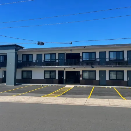 Seven Seas Inn & Suites