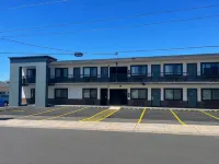 Seven Seas Inn & Suites - parking
