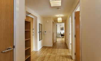 Shortstaymk Vizion Apartments, with Free Superfast wi-fi, Parking, Sky Sports and Movies