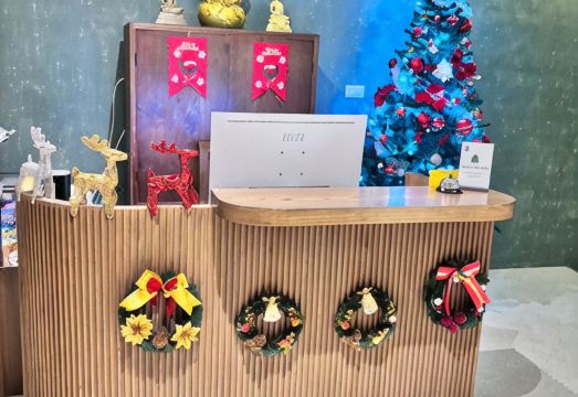 더 프리빌리지 호텔 에즈라 비치 클럽 수영장