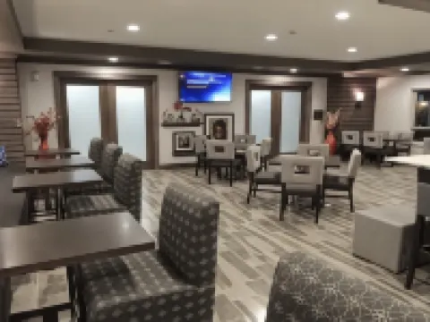 Western Star All Suites Signature Hotel Hoteles en Estevan