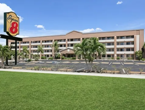 Super 8 by Wyndham Fort Myers