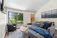 Romantic newly renovated beach cottage