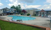 Baymont by Wyndham Cookeville - piscina