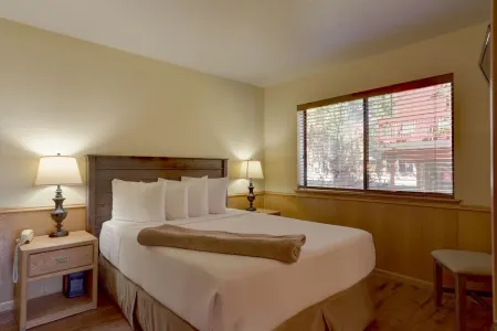 Lake/Beach Front Resort - Pool, Hot Tub, BBQ #13