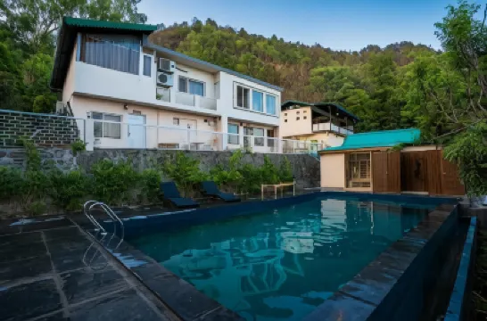 Maati Resort by the Lake Hill Hotel di 