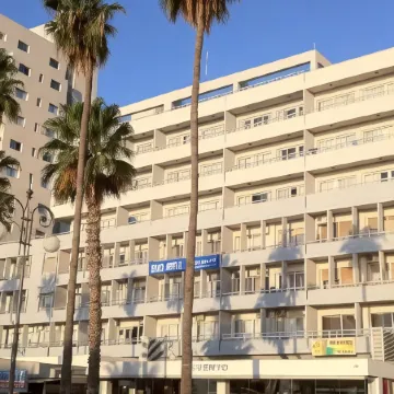 Sun Hall Beach Hotel Apartments Отели в г. Ларнака