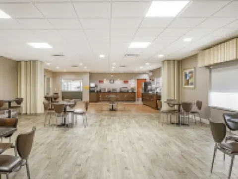 เบสท์เวสเทิร์นพลัส บรันส์วิค อินน์แอนด์สวีทส์ โรงแรมในบรันสวิก