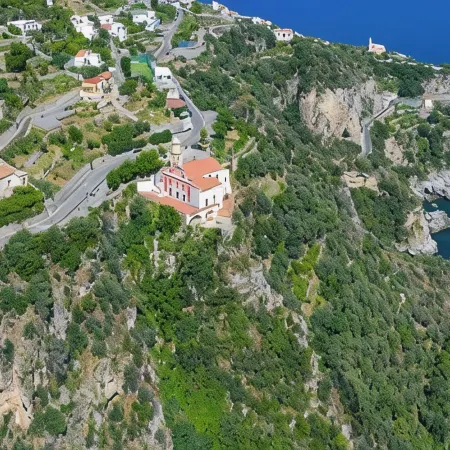 Villa Gilda: Elegance and Breathtaking Views Between Sky and Sea.